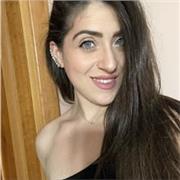 Profesor de chino, español y italiano imparte clases a los niños y a los chicos de colegio y universidad